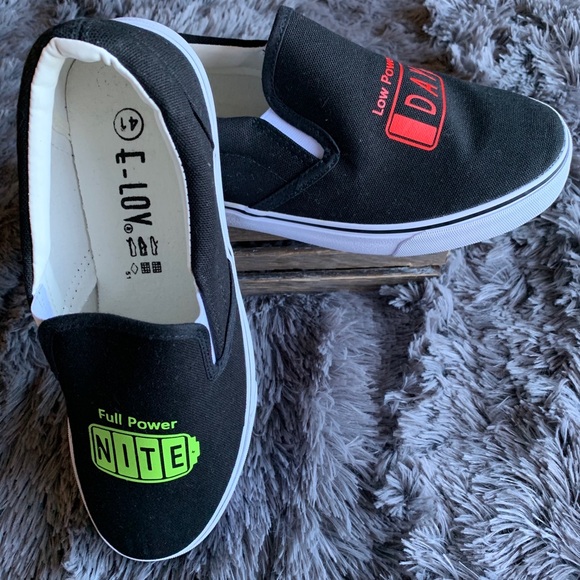 E-LOV CANVAS SLIP ON - Picture 2 of 4